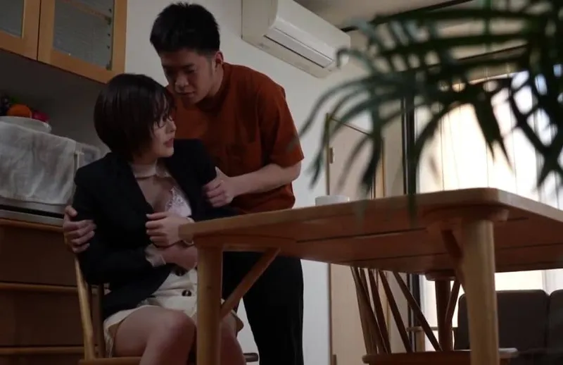 Trở về sau khi bị cưỡng bức thì tiếp tục bị bố và em chồng yêu chơi