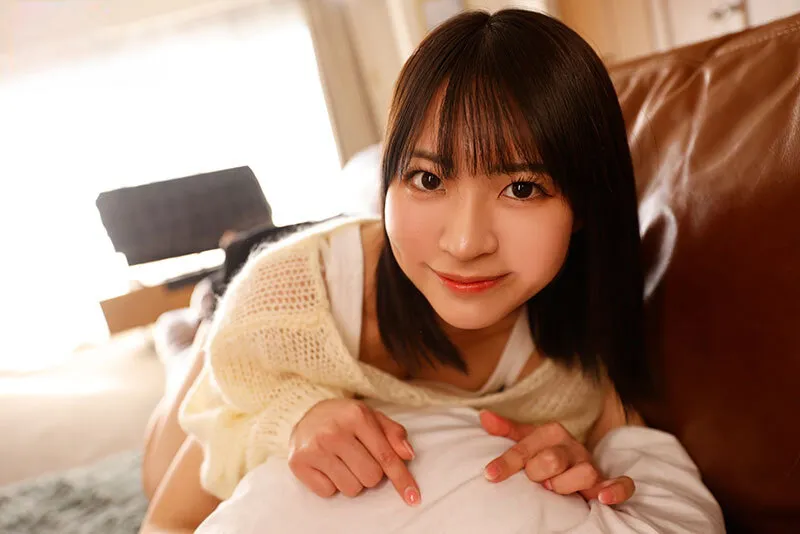 Chị gái lần đầu có any còn nhiều ngỡ ngàng nên mượn cặc thằng em tập trước